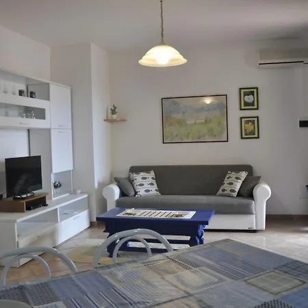 Gemuetliche Fuer 4 Personen By Interhome *